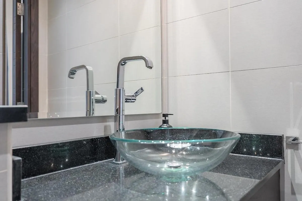 Elegant 2Brs On Vibrant Dubai Marina Walk Apartment 0*,  United Arab Emirates