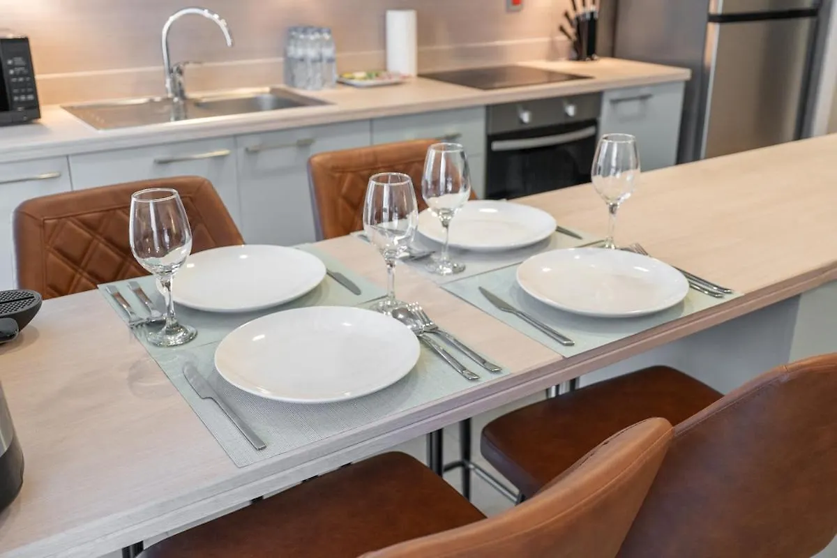 Elegant 2Brs On Vibrant Dubai Marina Walk Apartment