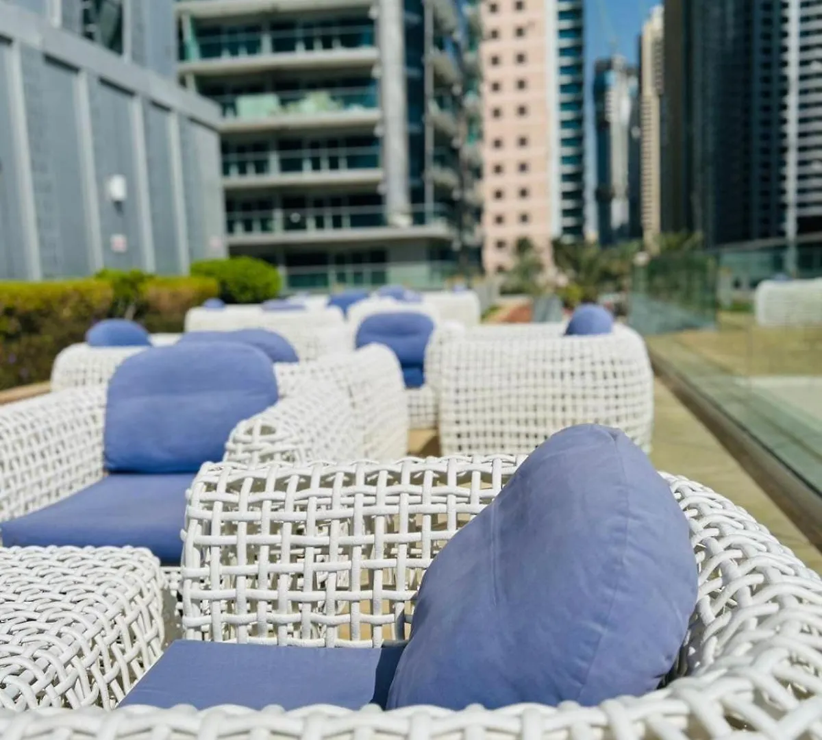 Elegant 2Brs On Vibrant Dubai Marina Walk Apartment