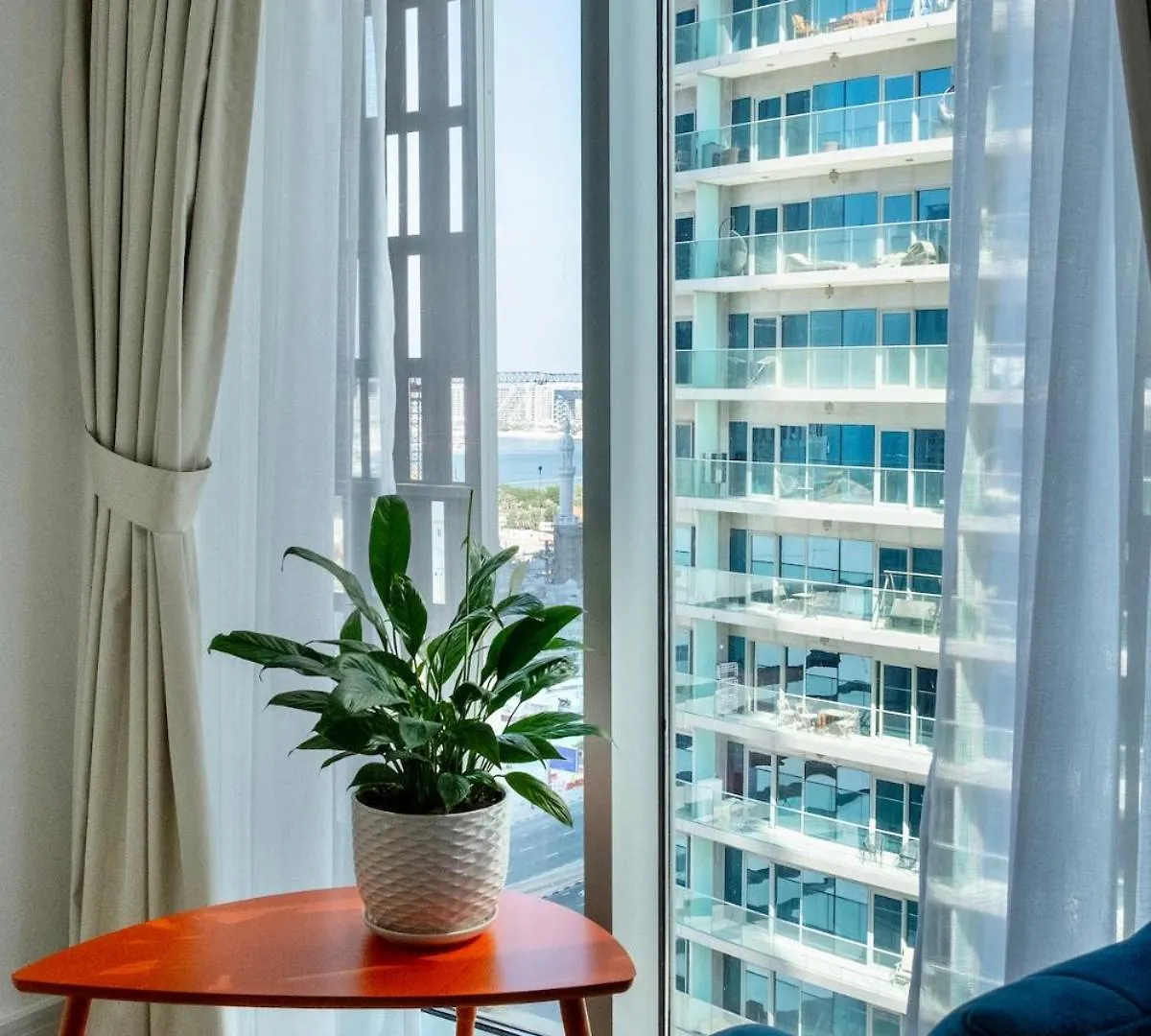 Elegant 2Brs On Vibrant Dubai Marina Walk Apartment