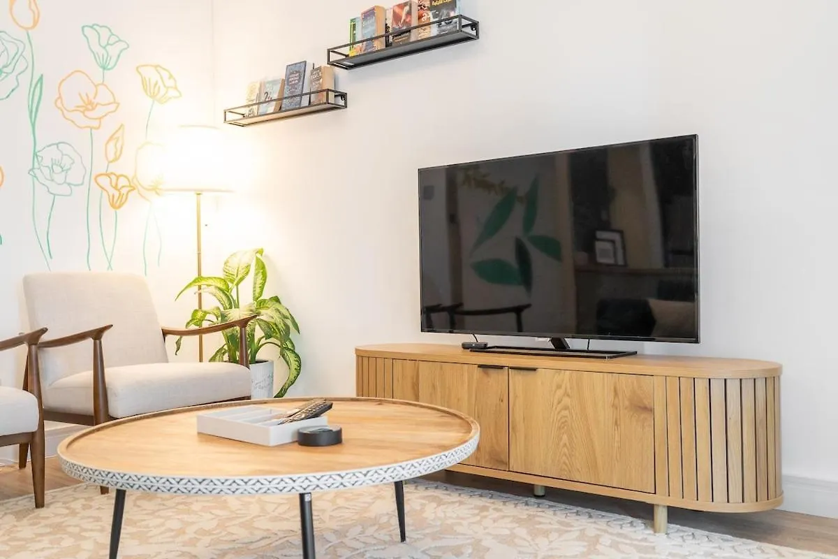 Elegant 2Brs On Vibrant Dubai Marina Walk Apartment