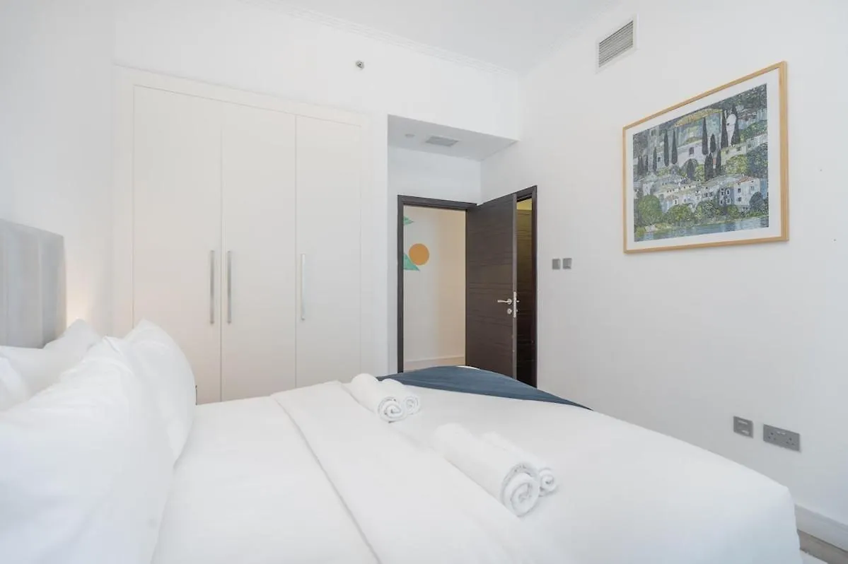 Elegant 2Brs On Vibrant Dubai Marina Walk Apartment