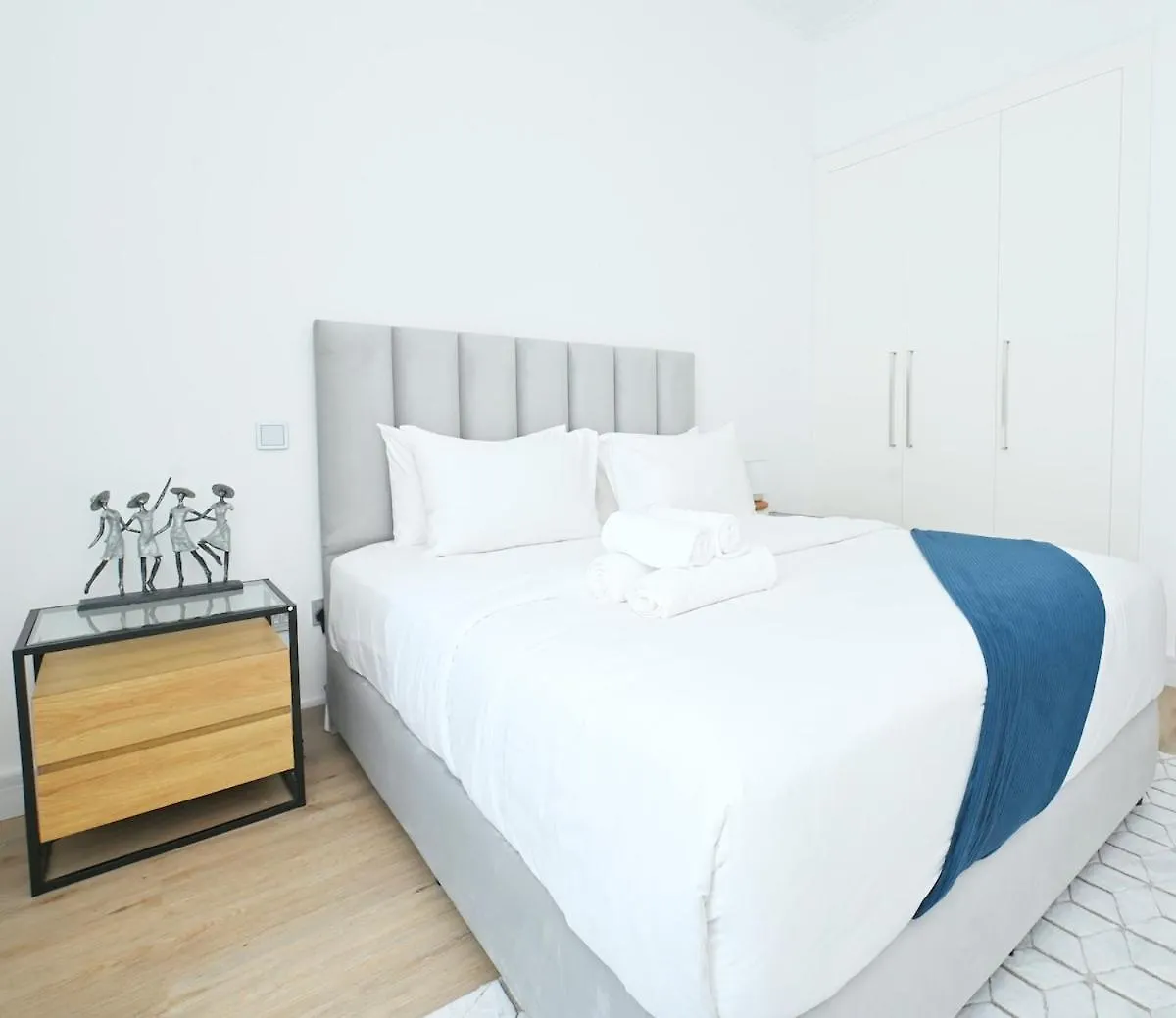 Elegant 2Brs On Vibrant Dubai Marina Walk Apartment