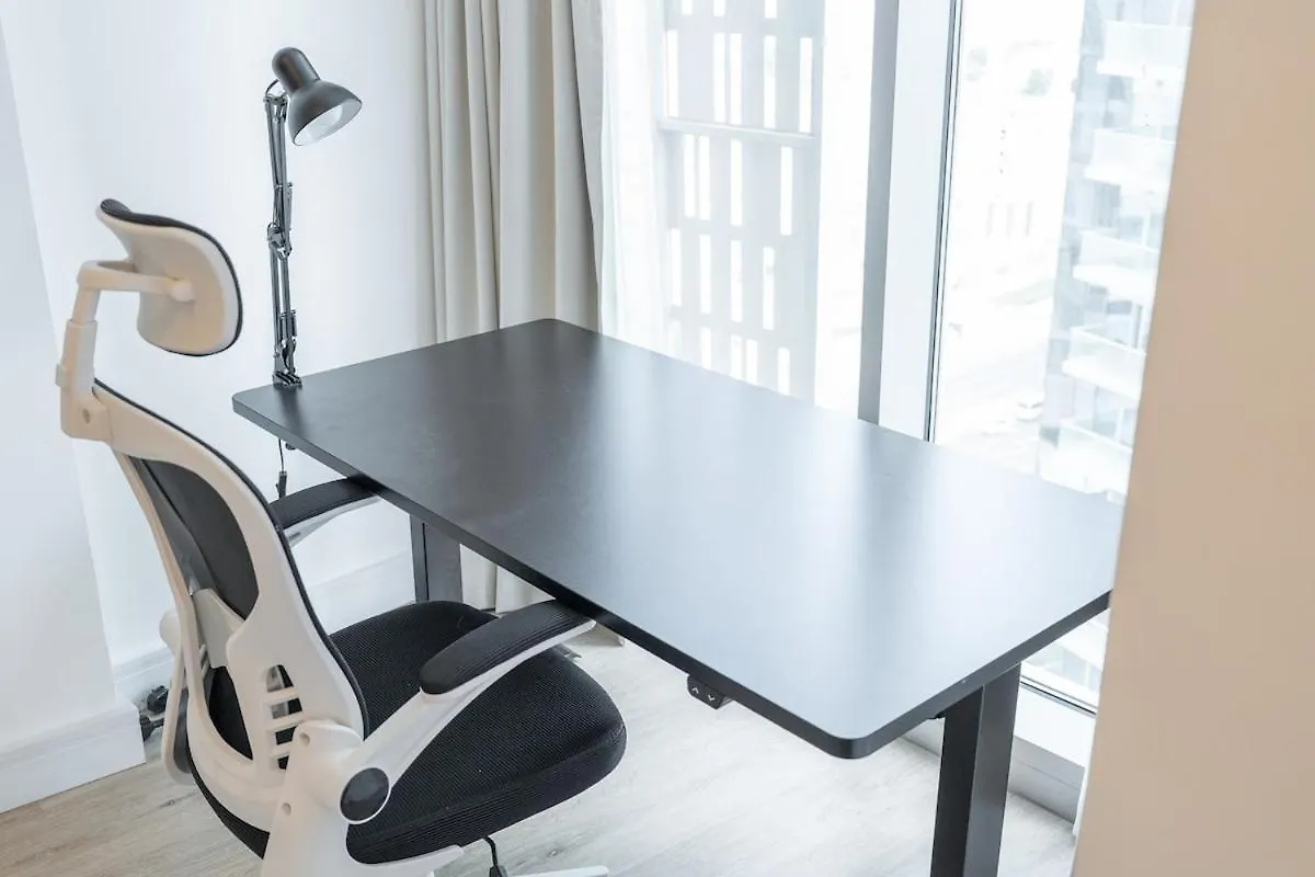 Elegant 2Brs On Vibrant Dubai Marina Walk Apartment