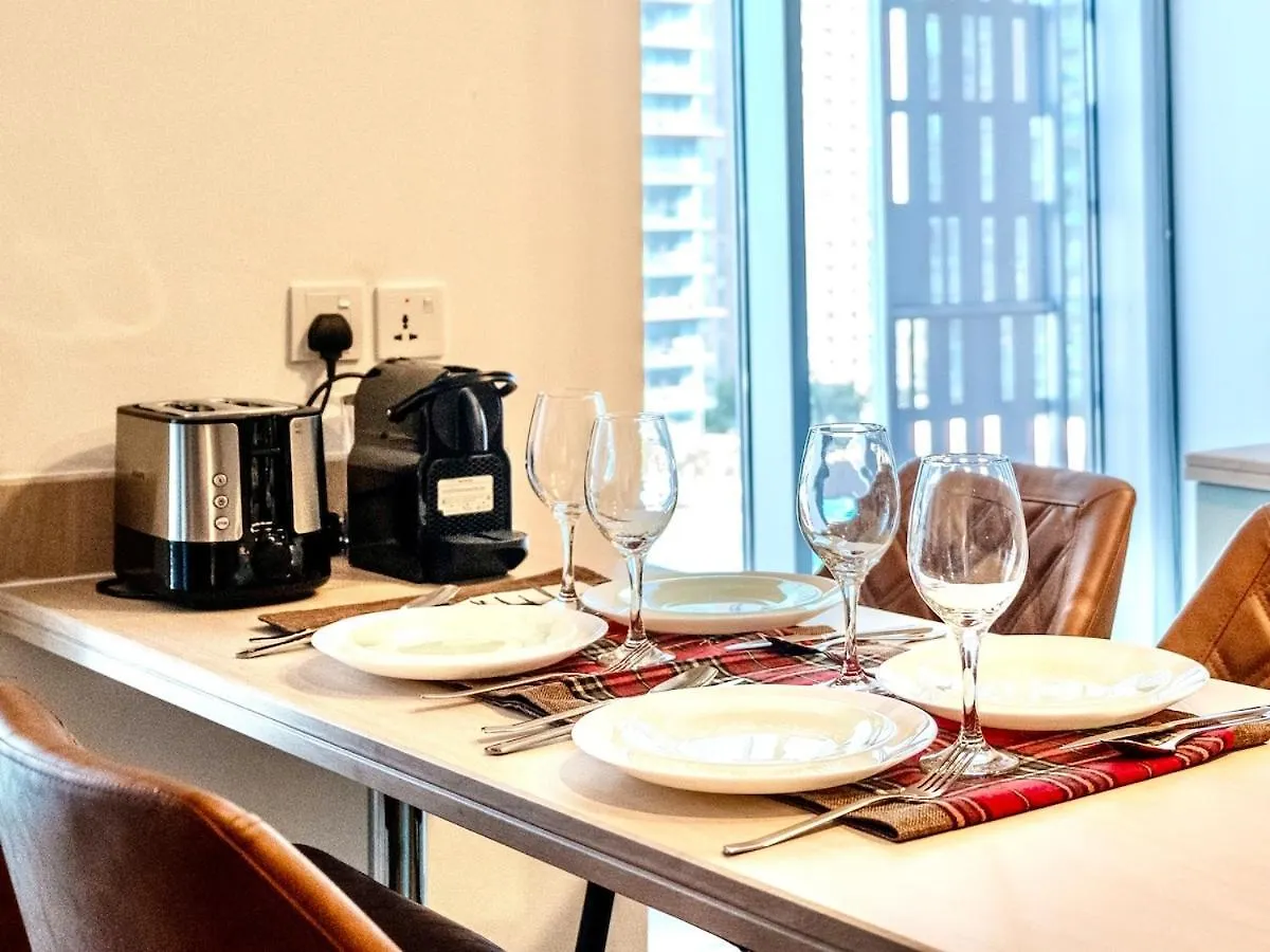 Elegant 2Brs On Vibrant Dubai Marina Walk Apartment